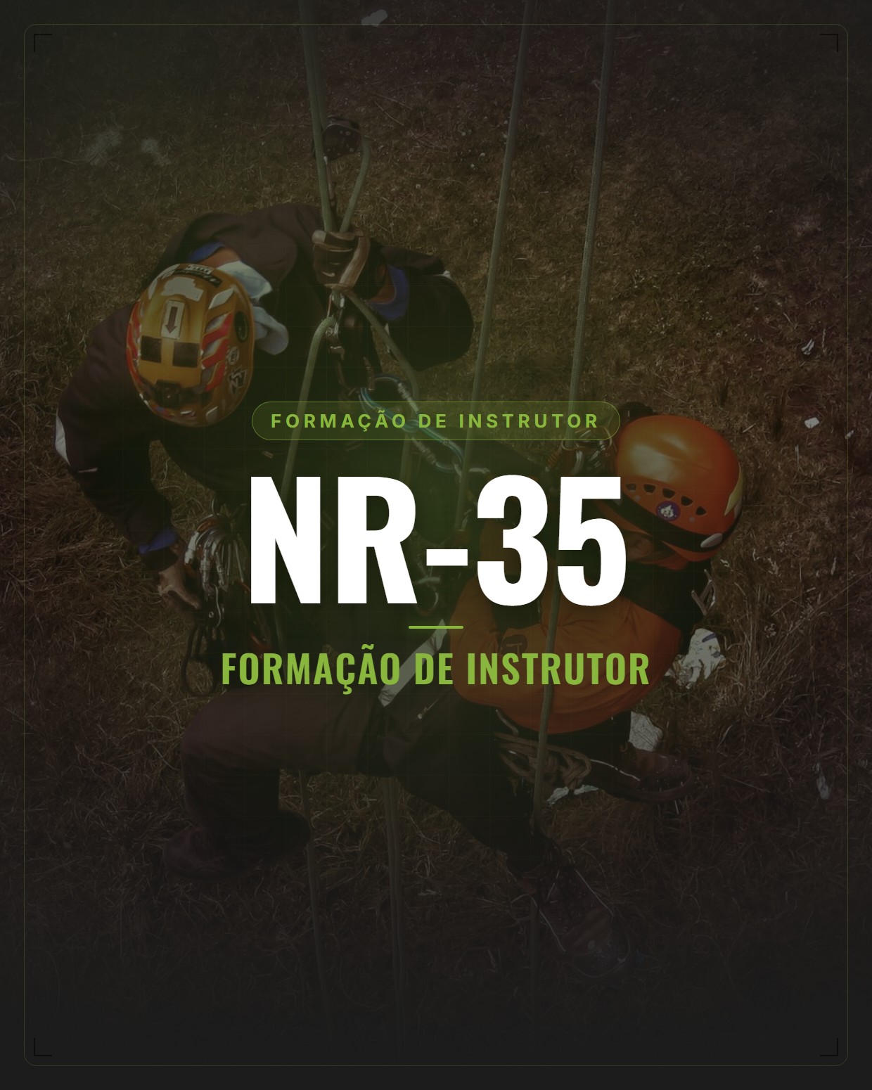 Instrutor conduzindo capacitação prática de trabalho em altura