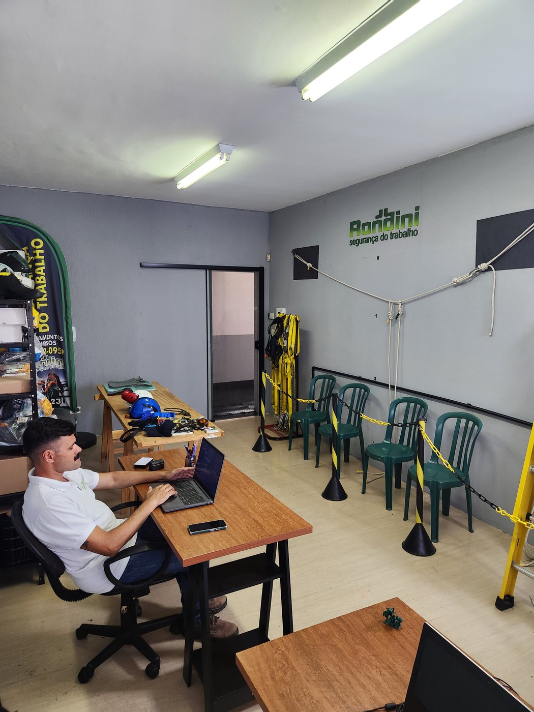 Unidade da Rondini em Peruíbe, sala de capacitação e equipamentos